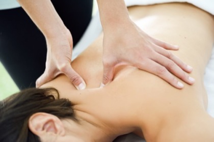 Physiotherapeut bei der Massage